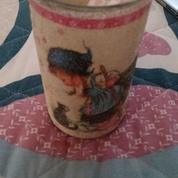 Vintage Unused SUGAR FROSTED HOLIDAY WINTER candle!  Elf scene! - Picture 1 of 1